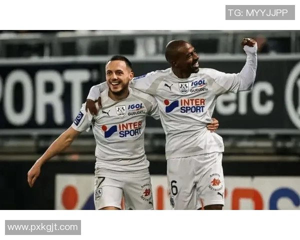 亚眠主场迎战巴黎圣日耳曼全力争胜的精彩对决即将上演 亚眠主场迎战巴黎圣日耳曼全力争胜的精彩对决即将上演