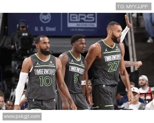 国王与森林狼激战正酣比分胶着双方争夺季后赛席位的关键战役 国王与森林狼激战正酣比分胶着双方争夺季后赛席位的关键战役