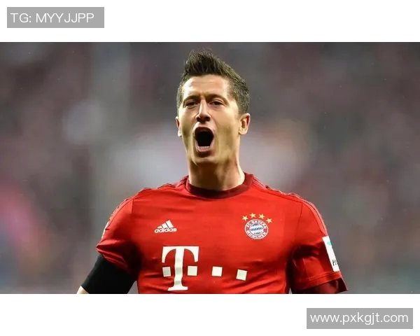 莱万在欧冠赛场火力全开10场12球领跑射手榜稳获金靴荣誉