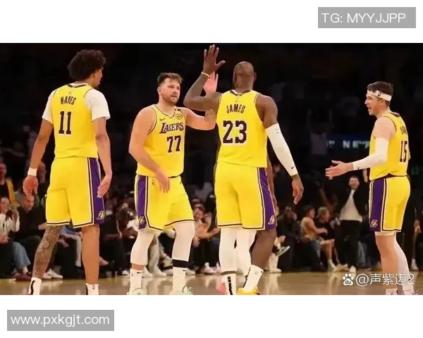 25号掘金与湖人激战一触即发球迷期待精彩对决与精彩表现 25号掘金与湖人激战一触即发球迷期待精彩对决与精彩表现