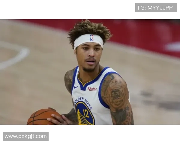 乌布雷与独行侠的激烈对决揭示NBA新赛季的竞争格局与球员表现 乌布雷与独行侠的激烈对决揭示NBA新赛季的竞争格局与球员表现